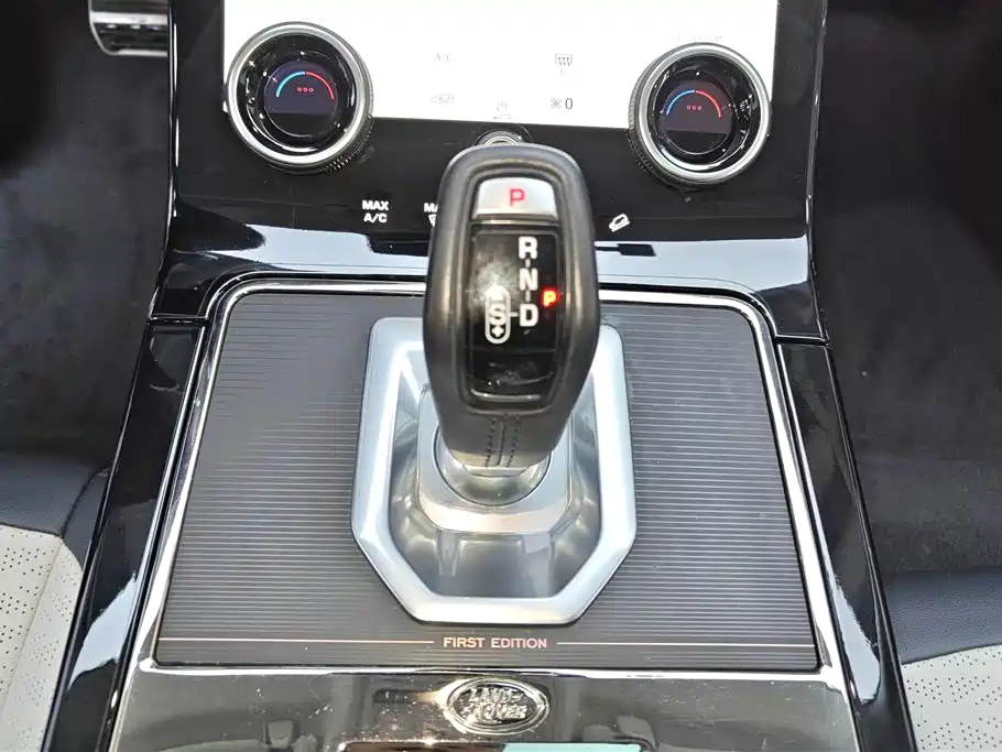 Land Rover Evoque 2023 — фото 16