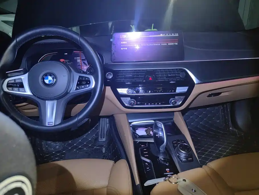 BMW 5 Series 2022 — фото 12