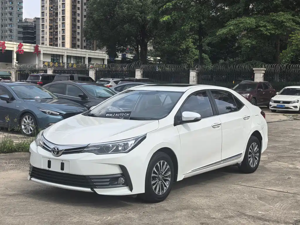 Toyota Corolla 2018 — фото 1