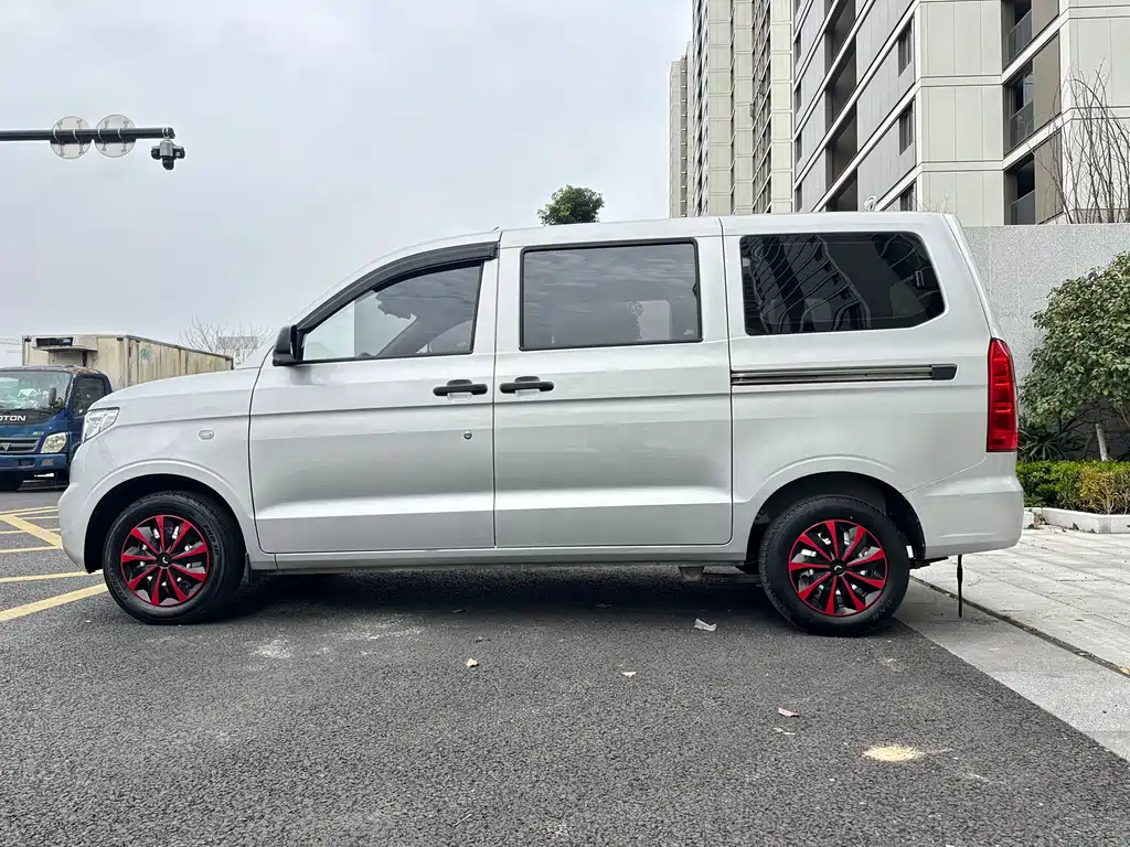 Wuling Hongguang V 2024 — фото 8