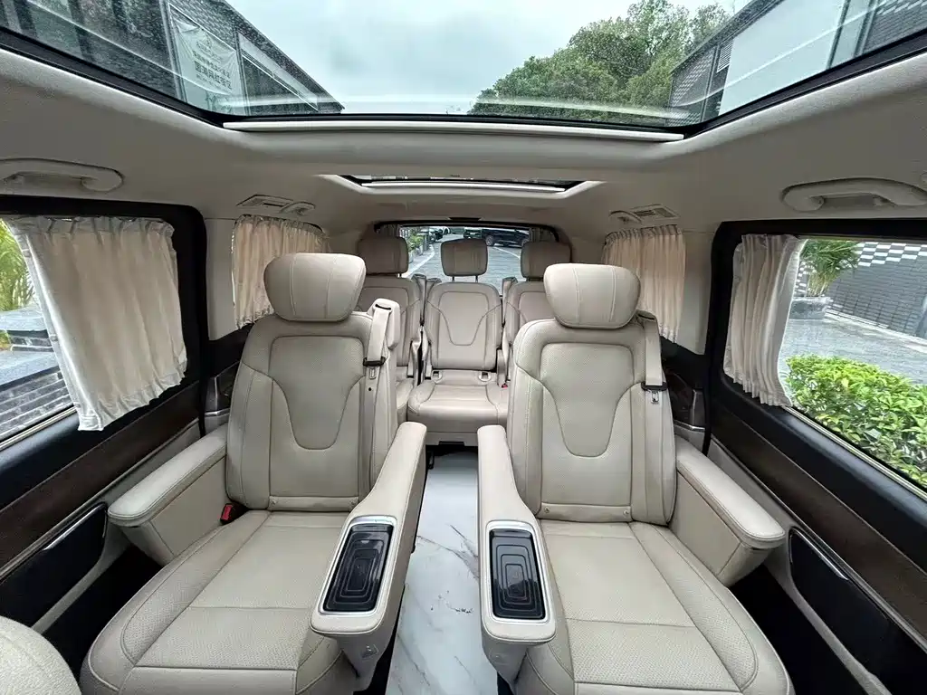 Mercedes-Benz V-Class 2022 — фото 13