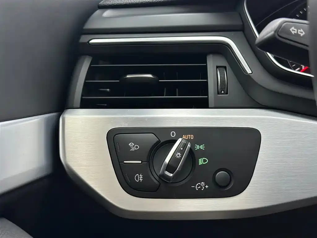 Audi A4L 2019 — фото 13