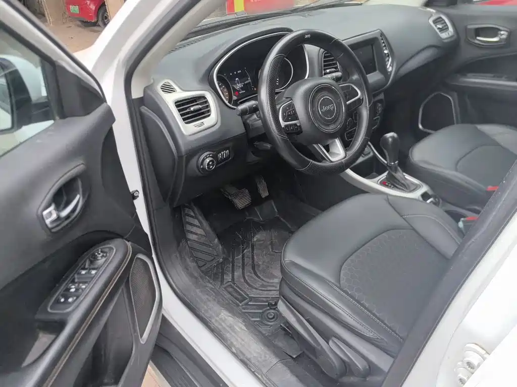 Jeep Compass 2019 — фото 16