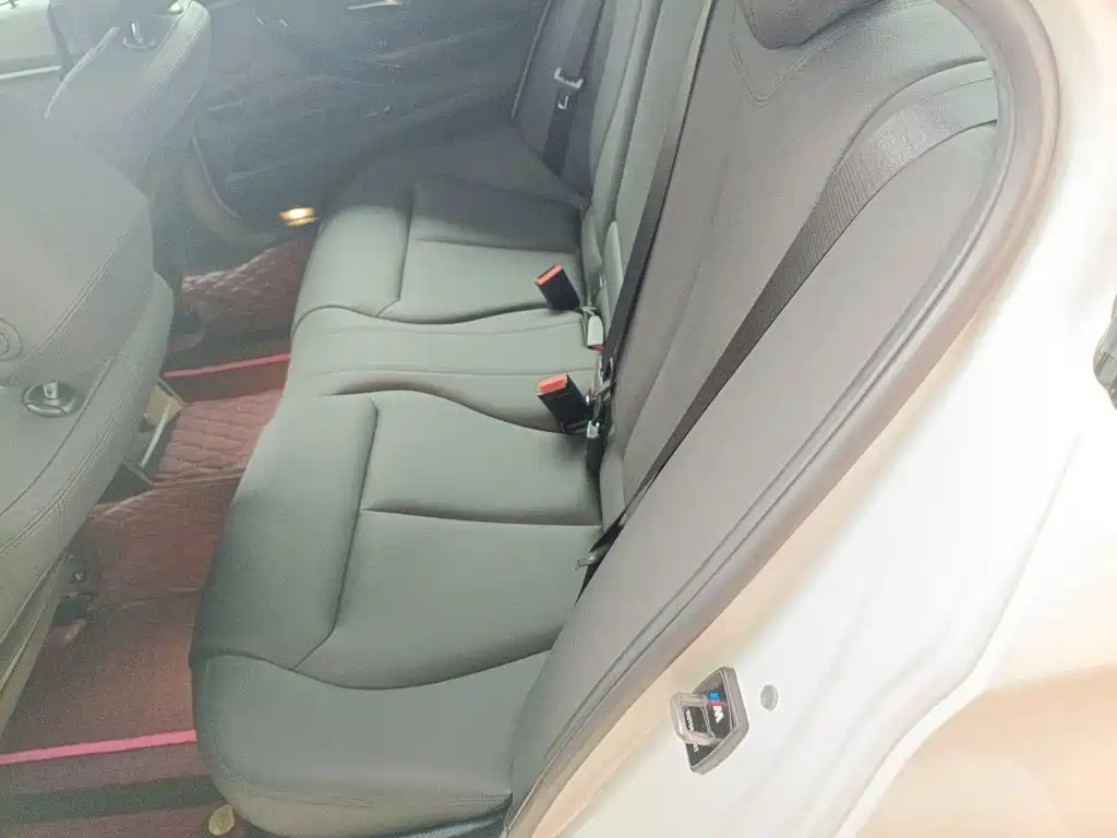 BMW 3 Series 2019 — фото 10