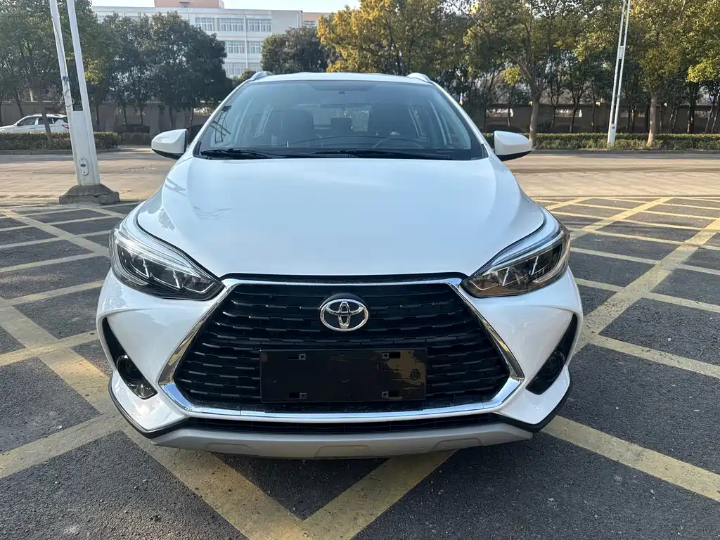 Toyota Yaris L 2022 — фото 2
