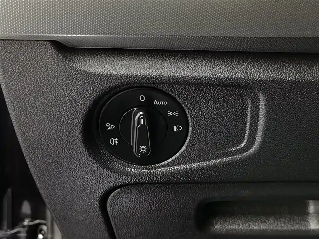 Volkswagen Passat PHEV 2023 — фото 21