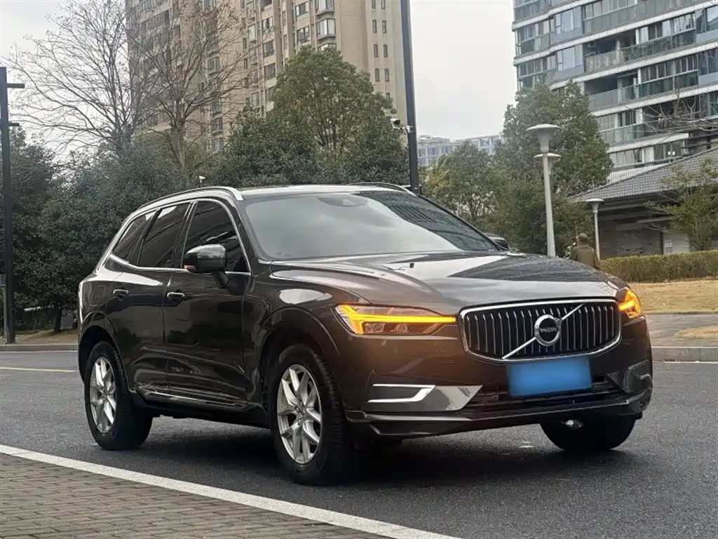 Volvo XC60 2021 — фото 22