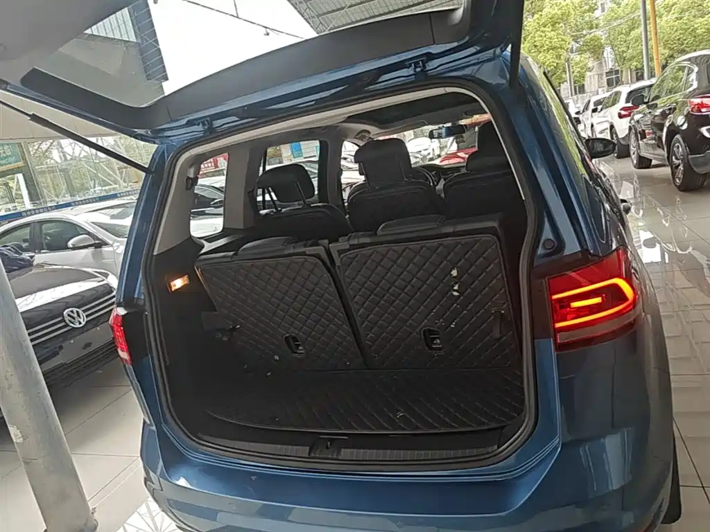 Volkswagen Touran 2018 — фото 19
