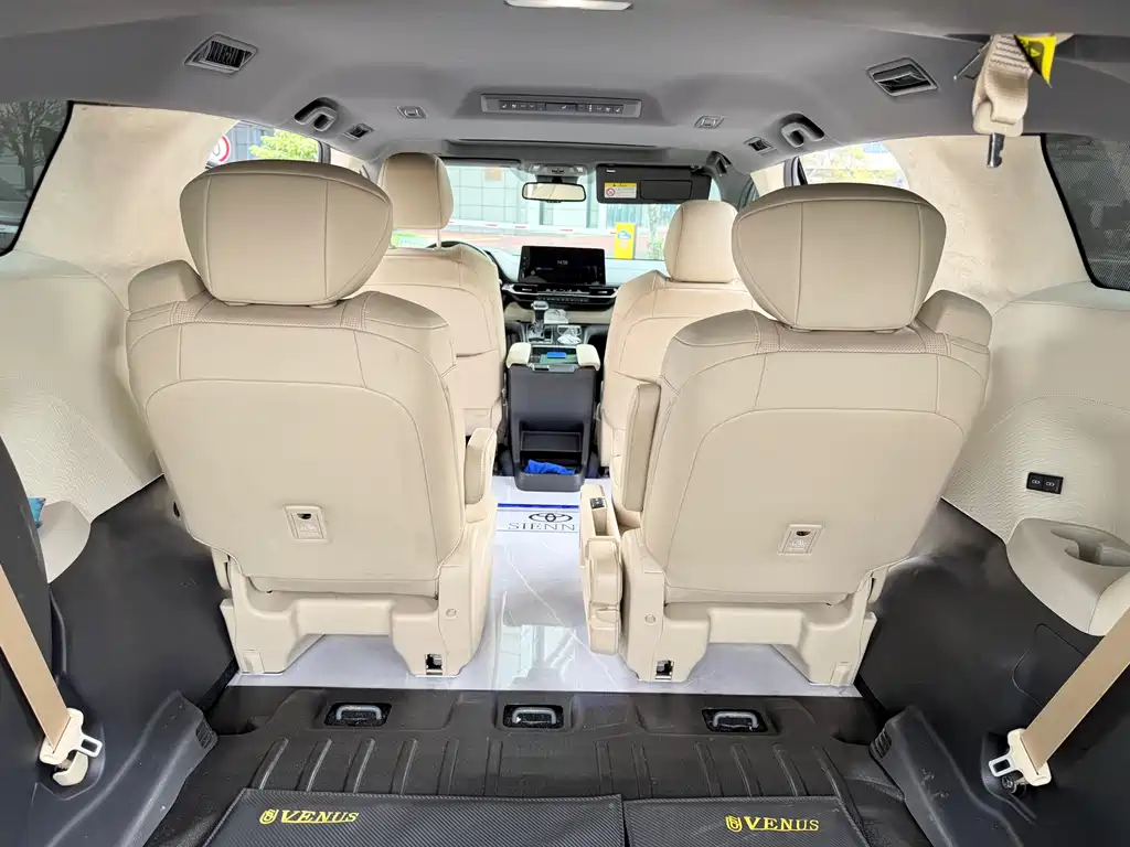 Toyota Sienna 2022 — фото 10