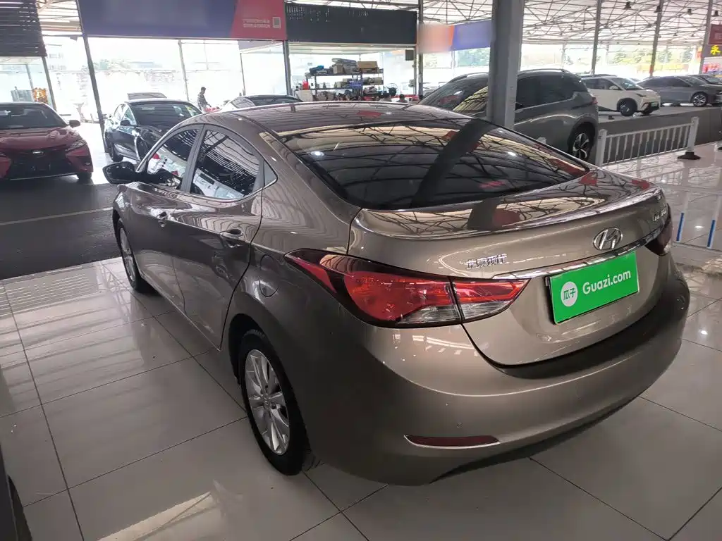 Hyundai Elantra 2017 — фото 23