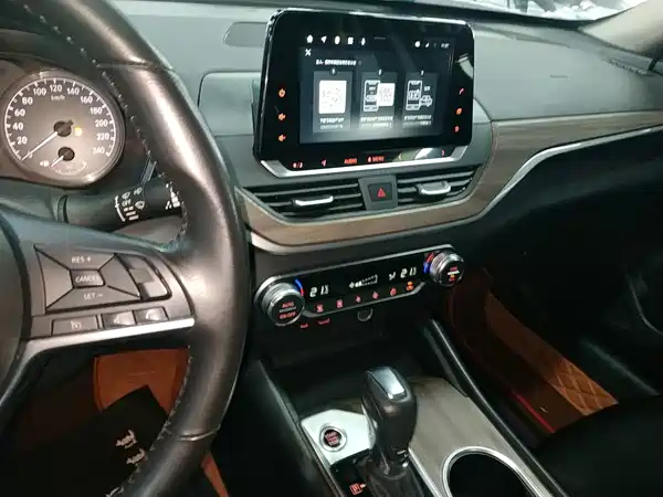Nissan Teana 2022