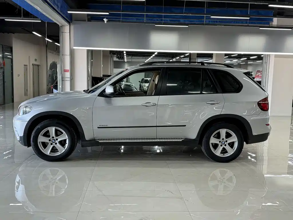 BMW X5 2010 — фото 12