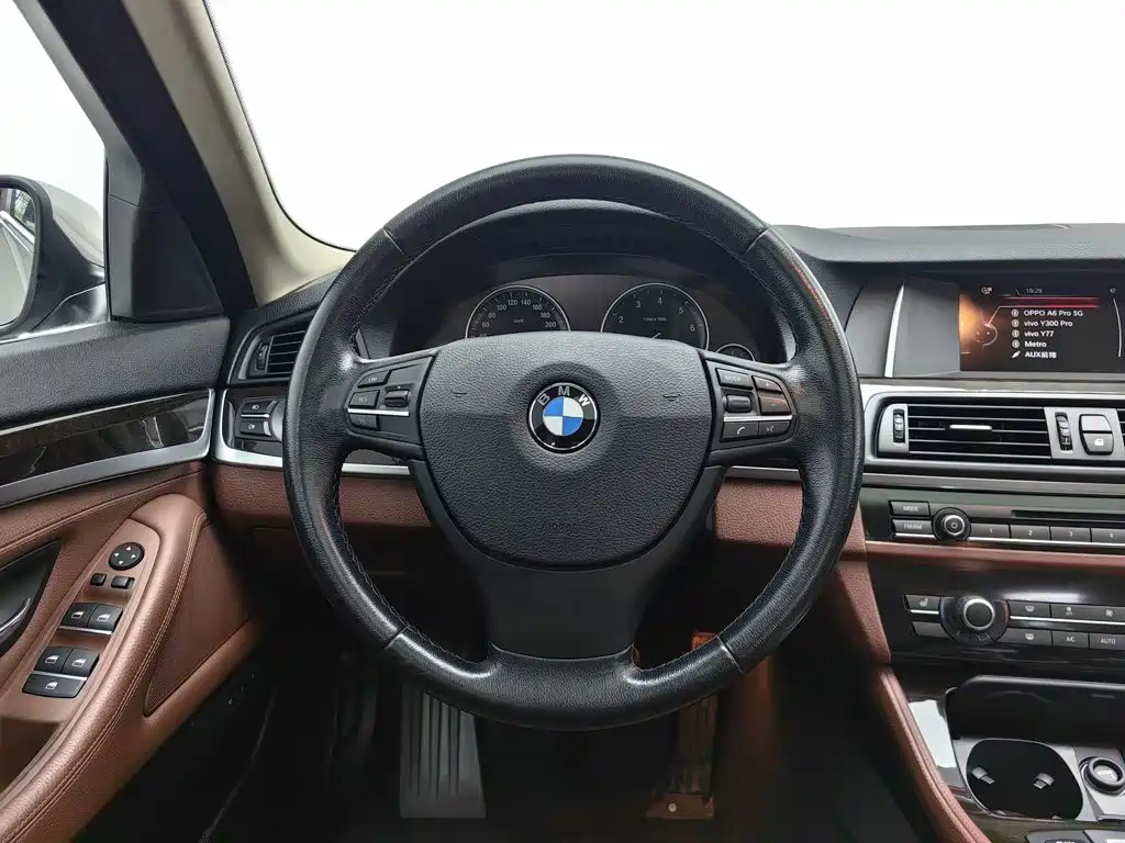 BMW 5 Series 2016 — фото 11