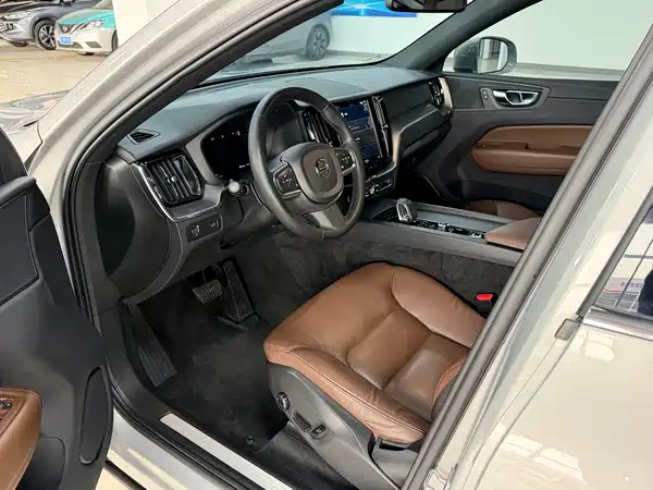 Volvo XC60 2022