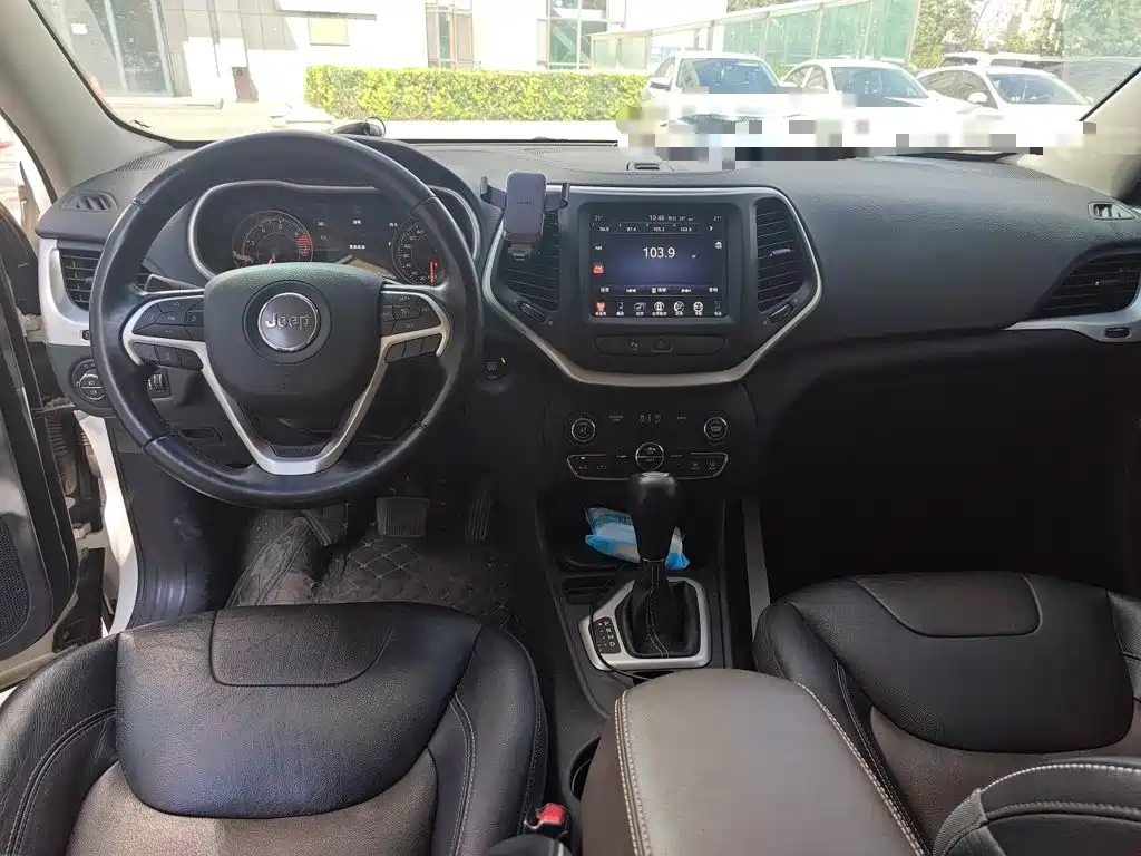 Jeep Cherokee 2018 — фото 13