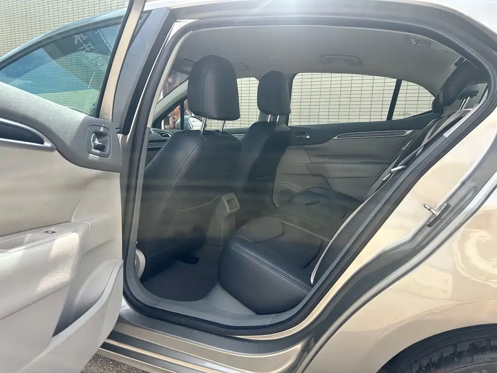 Citroën C4L 2016 — фото 10