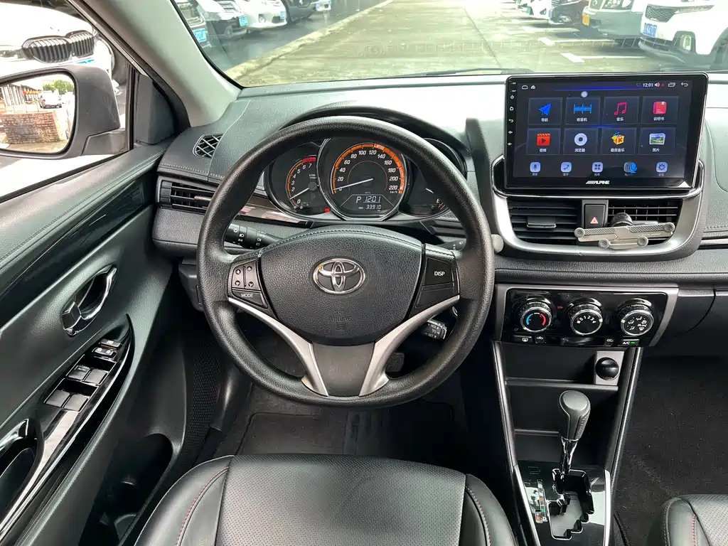Toyota Yaris L 2023