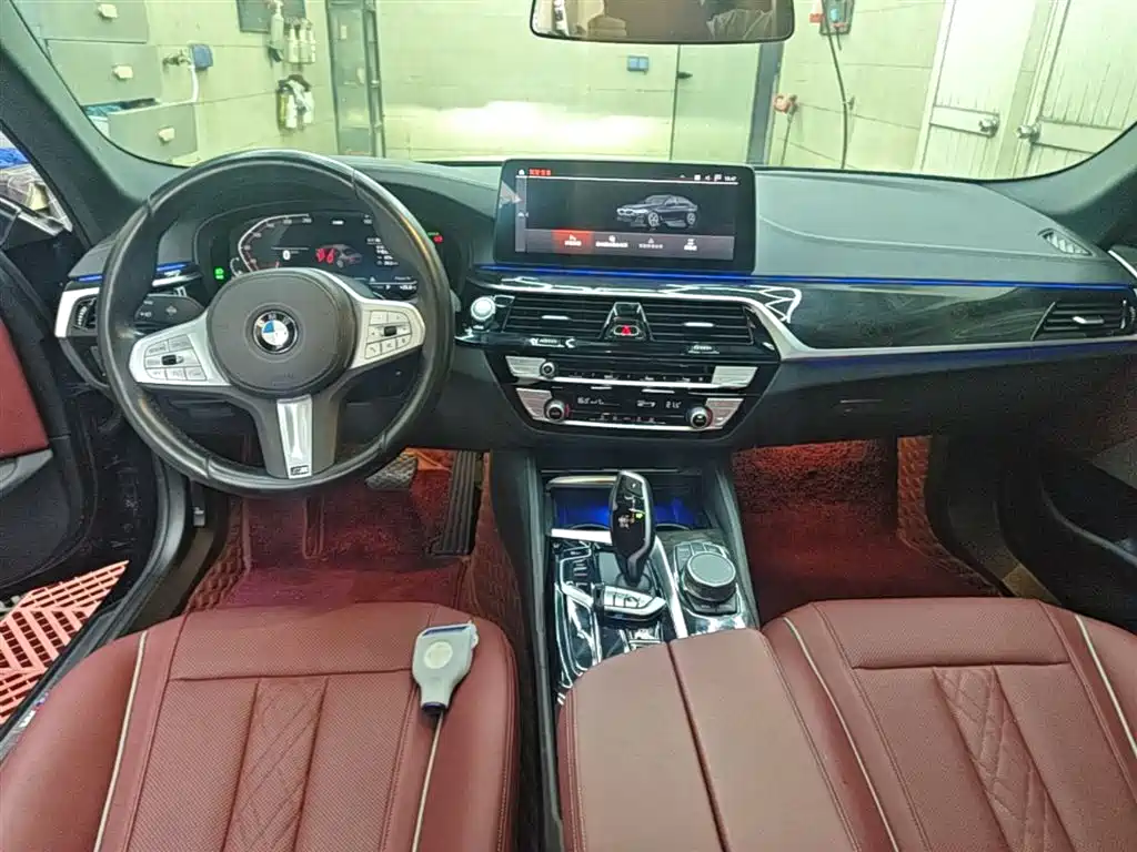 BMW 5 Series 2023 — фото 10