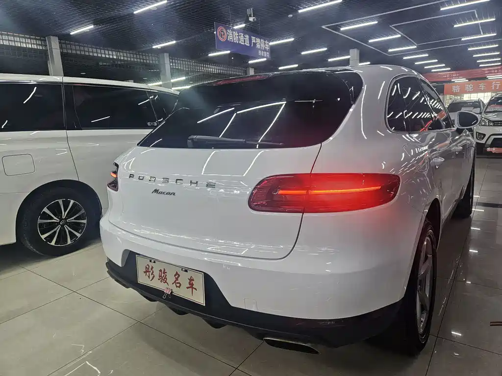 Porsche Macan 2016 — фото 9