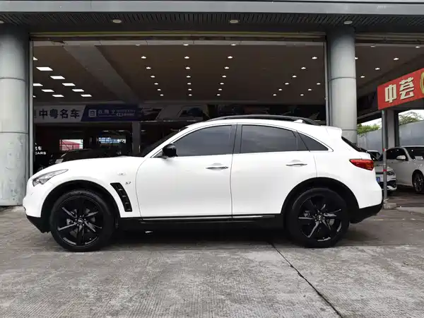 Infiniti QX70 2016
