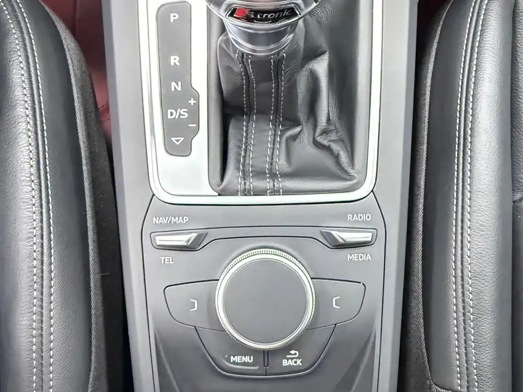 Audi Q2L 2022 — фото 11