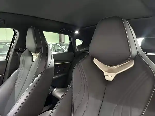 Volkswagen Distinctive 06 2025
