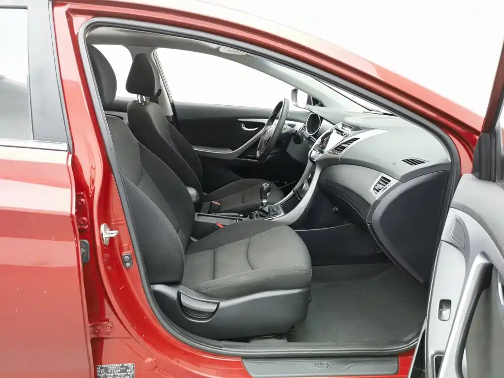 Hyundai Elantra Langdong 2015 — фото 23