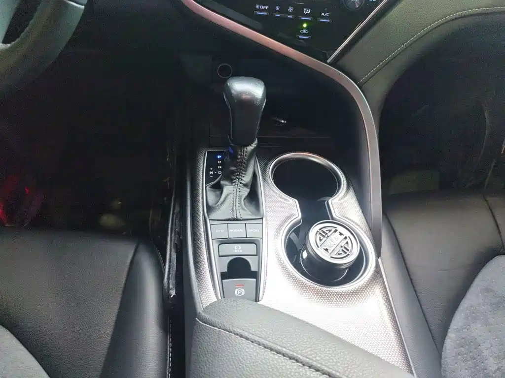 Toyota Camry 2022 — фото 14