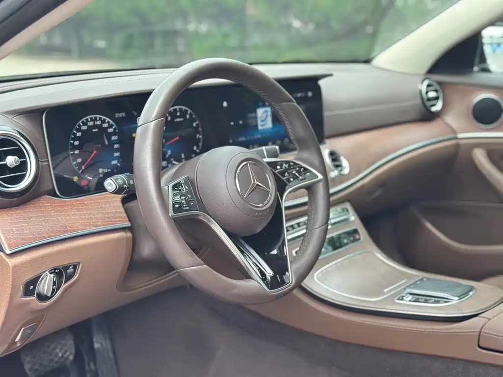 Mercedes-Benz E-Class 2022 — фото 15