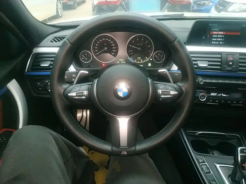 BMW 3 Series 2019 — фото 11