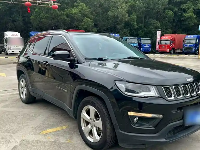 Jeep Compass 2018 — фото 16