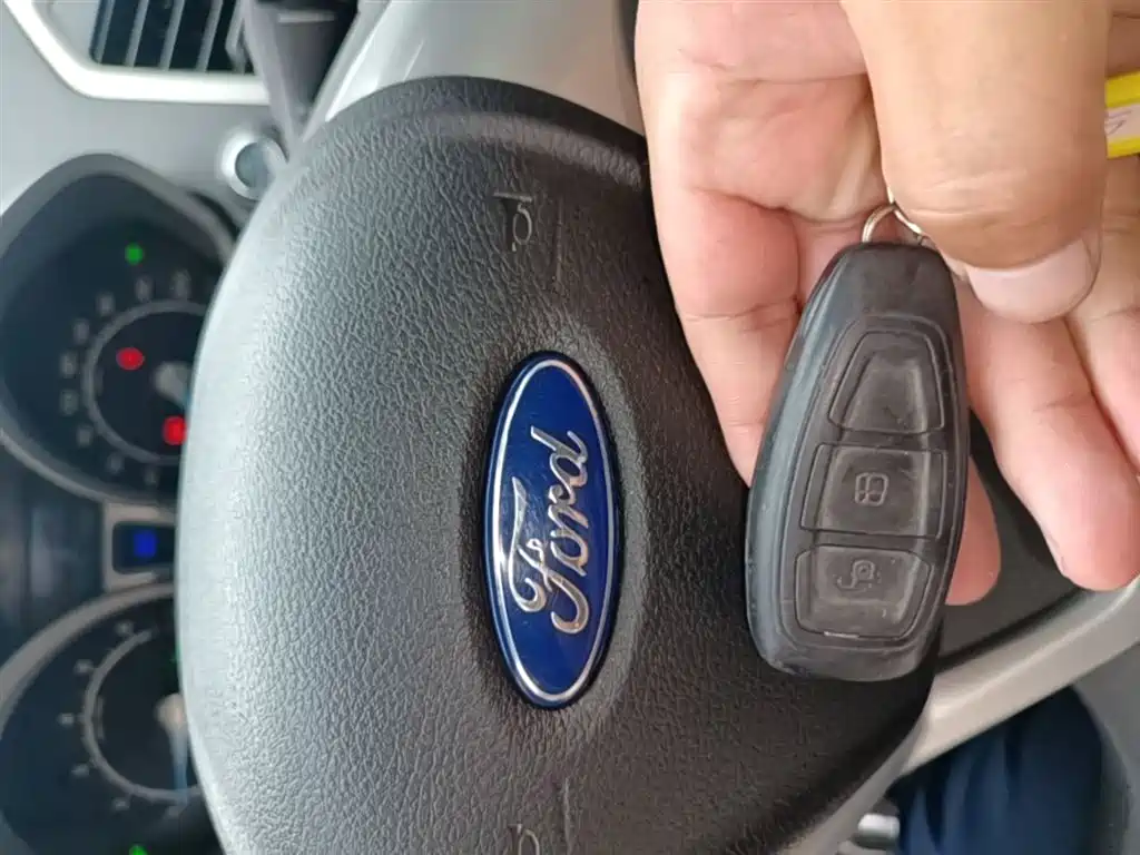 Ford Ecosport 2015 — фото 9