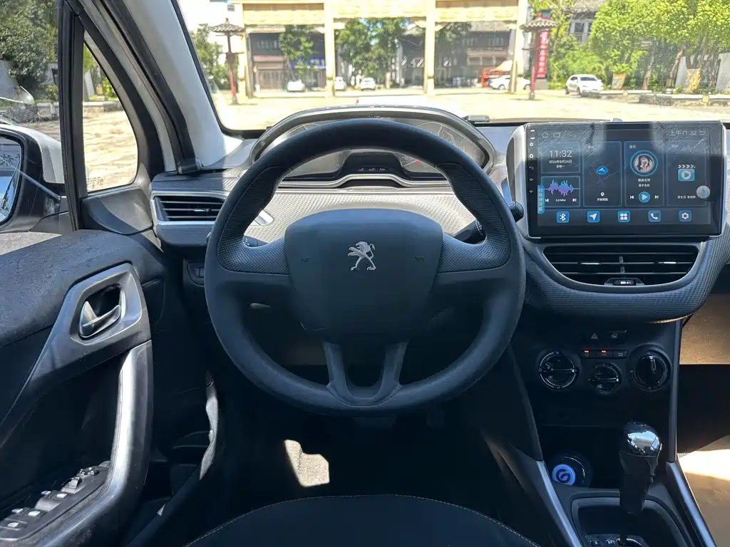 Peugeot 2008 2015 — фото 11