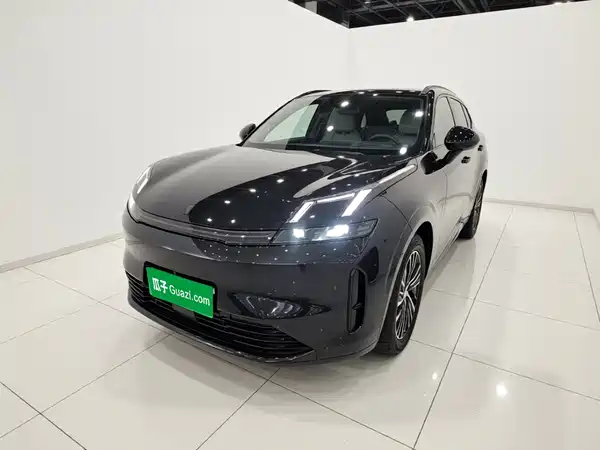 Lynk & Co 08 EM-P 2025