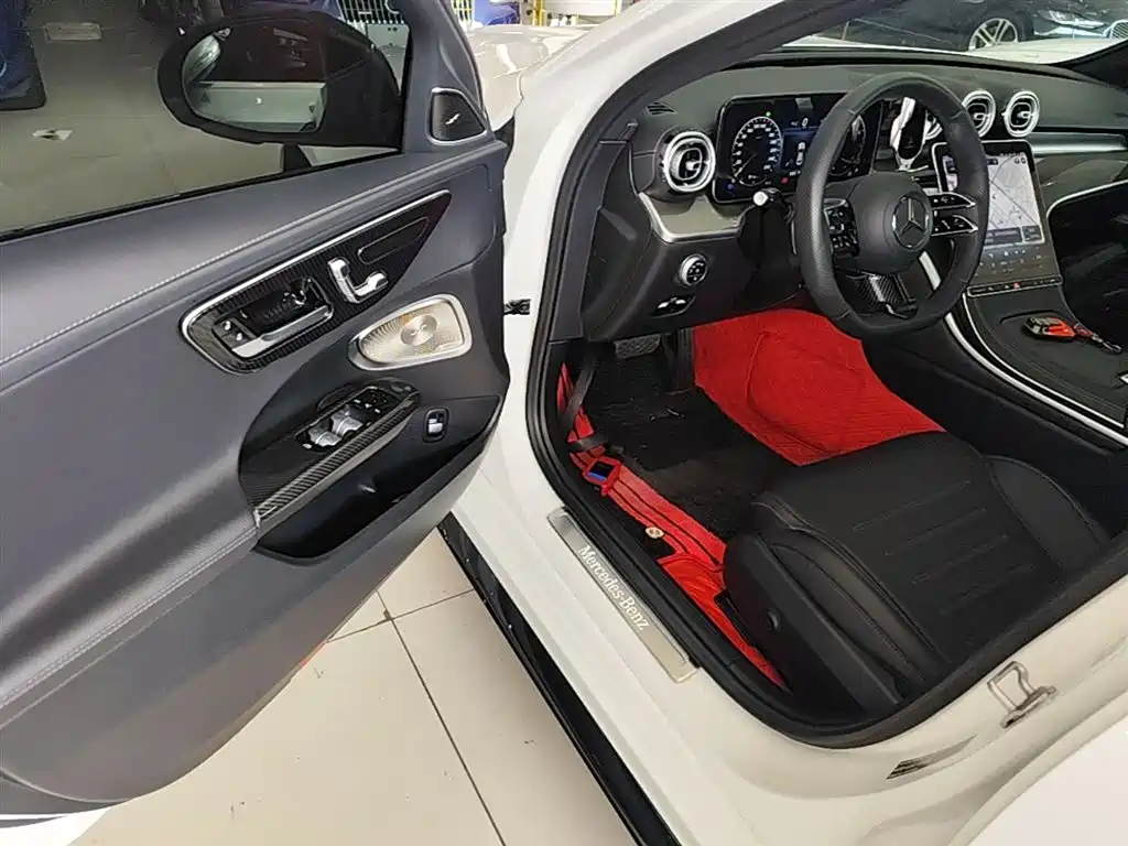 Mercedes-Benz C-Class 2023 — фото 16