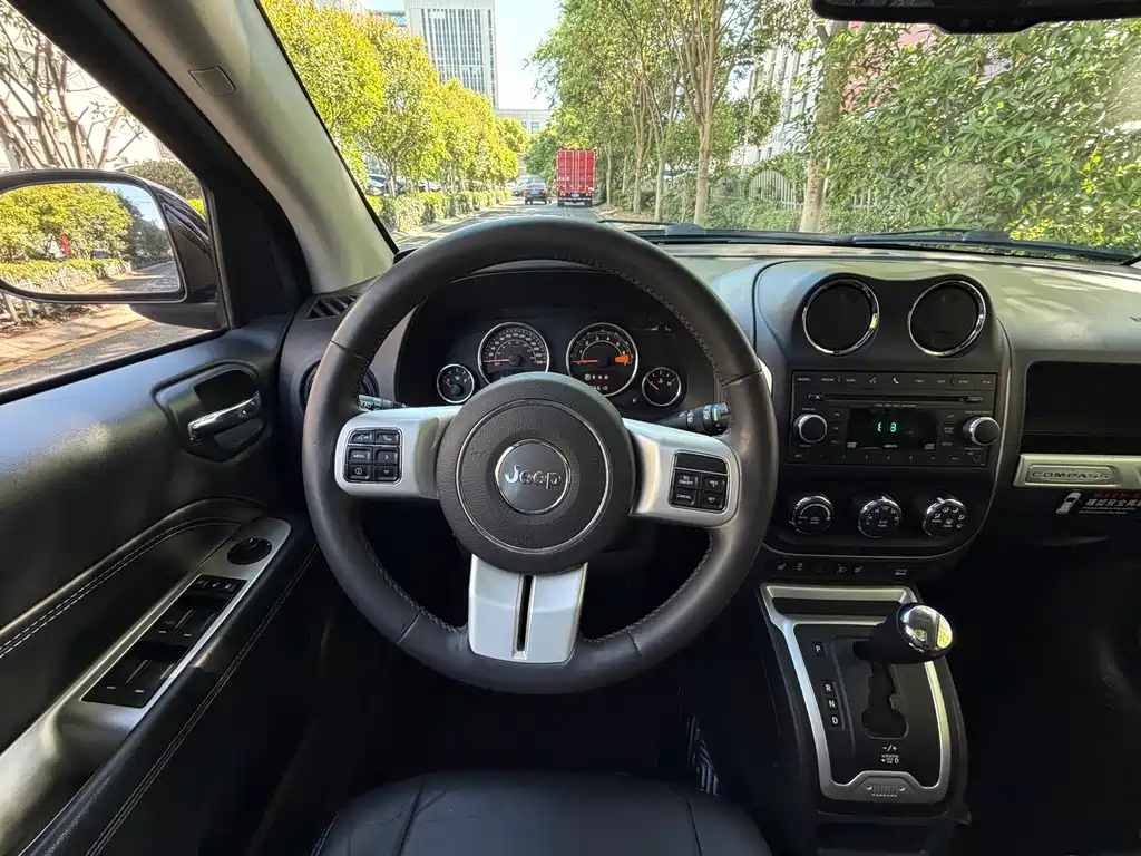 Jeep Compass 2014 — фото 10