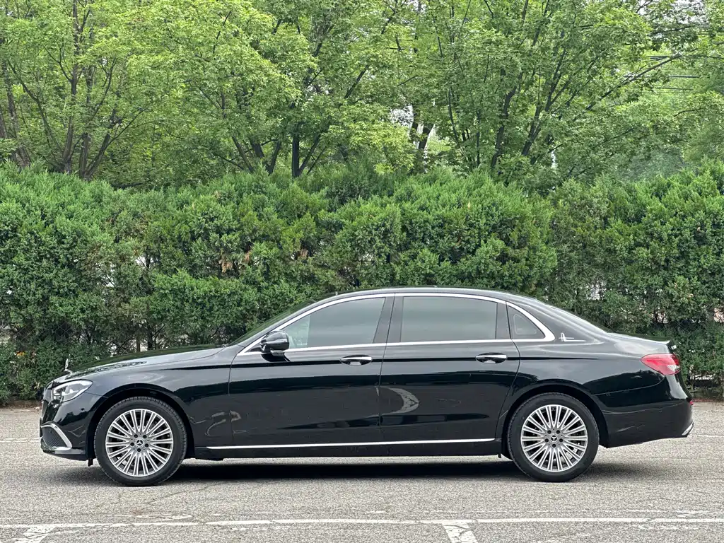 Mercedes-Benz E-Class 2022 — фото 14