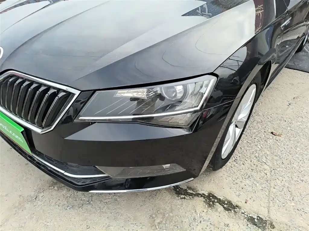 Skoda Superb 2017 — фото 24