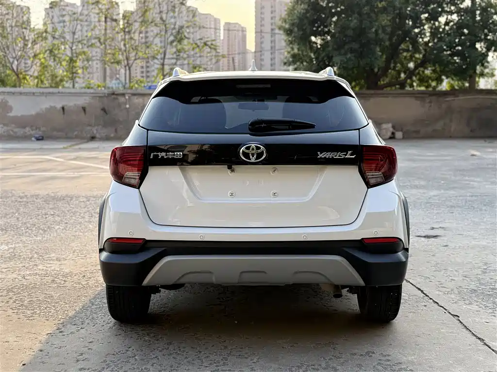 Toyota Yaris L 2022 — фото 15