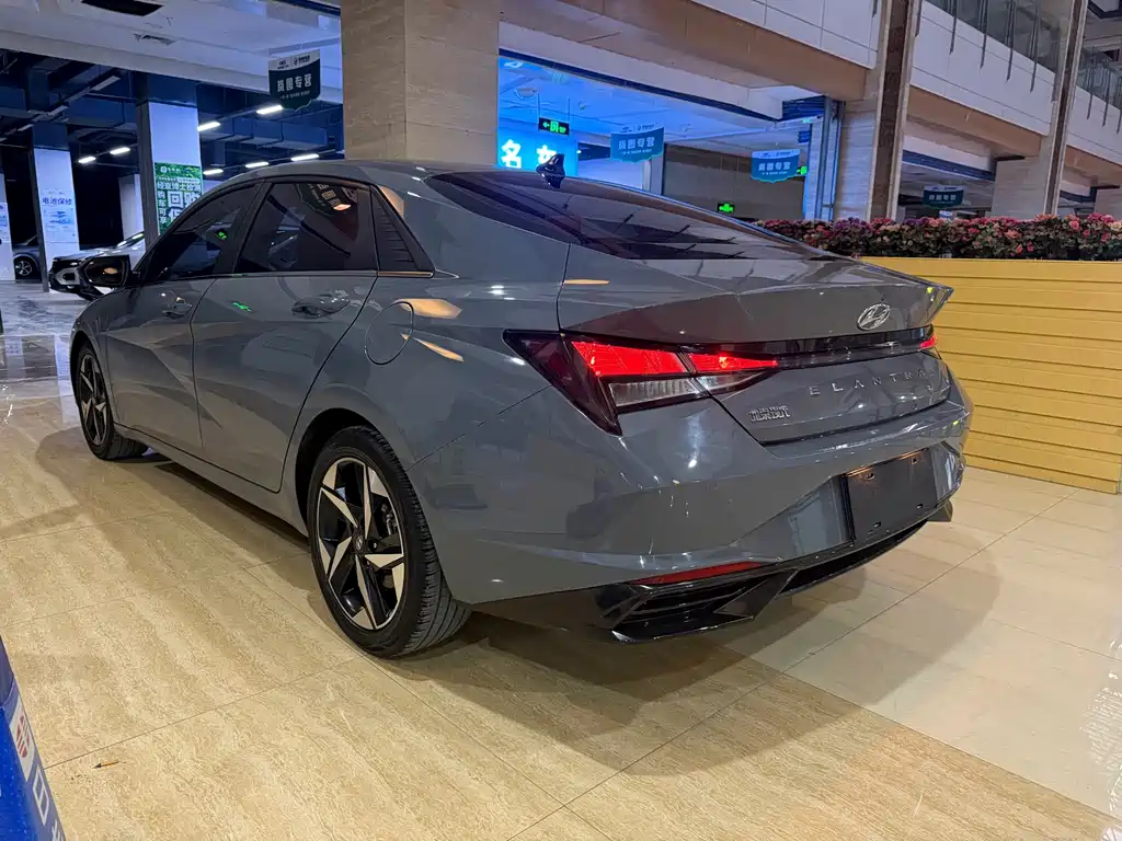 Hyundai Elantra 2023 — фото 3