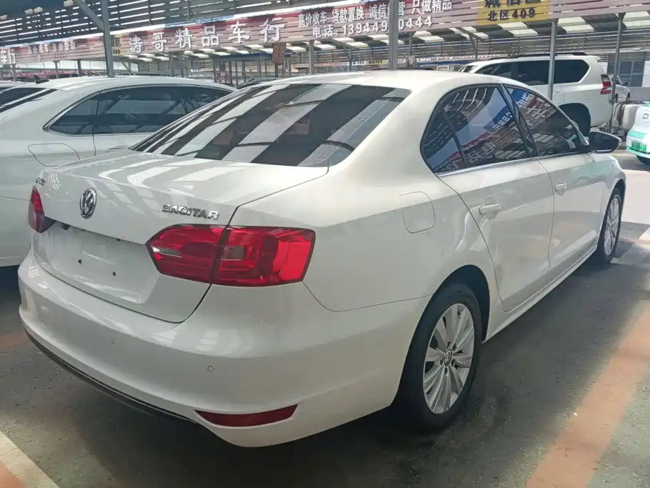 Volkswagen Sagitar 2015