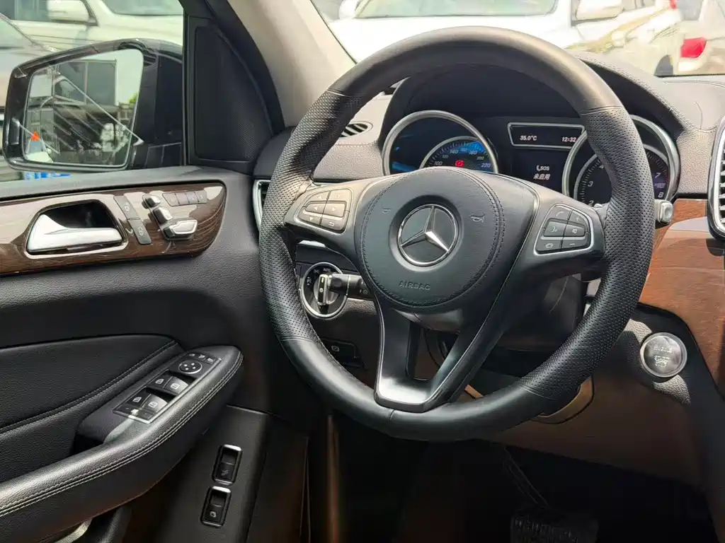 Mercedes-Benz GLS 2017 — фото 10