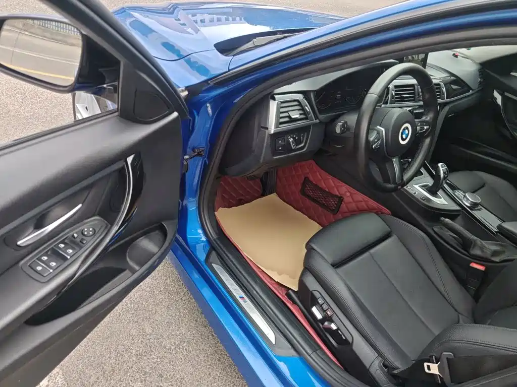 BMW 3 Series 2018 — фото 16