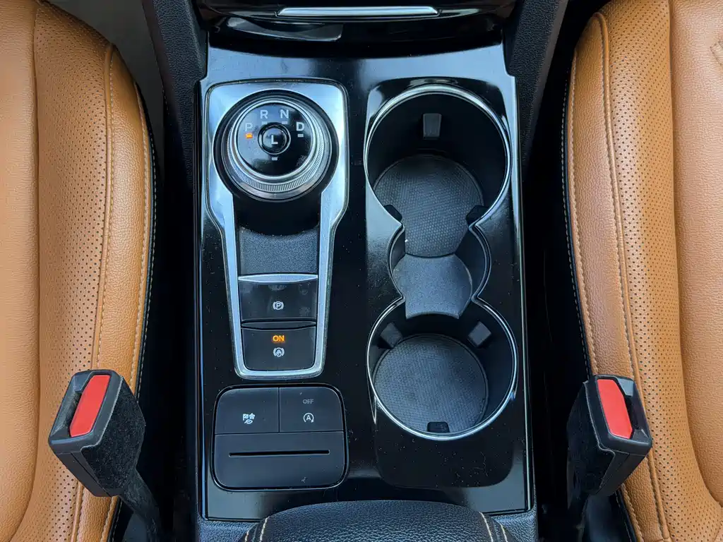 Ford Escape 2022 — фото 17