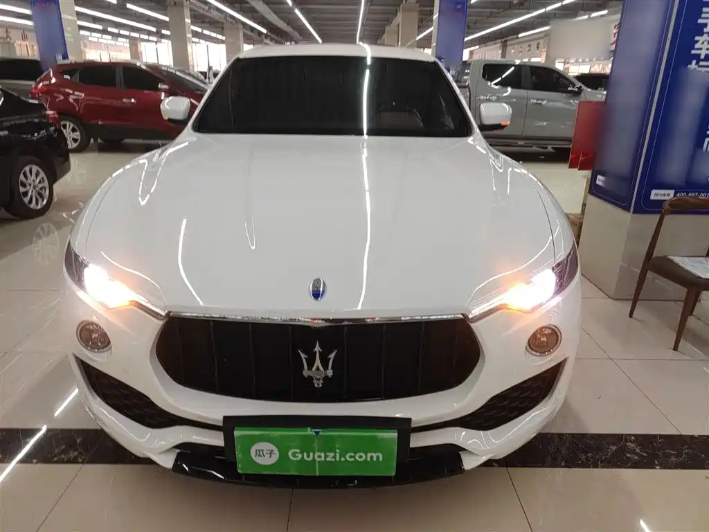 Maserati Levante 2017 — фото 19
