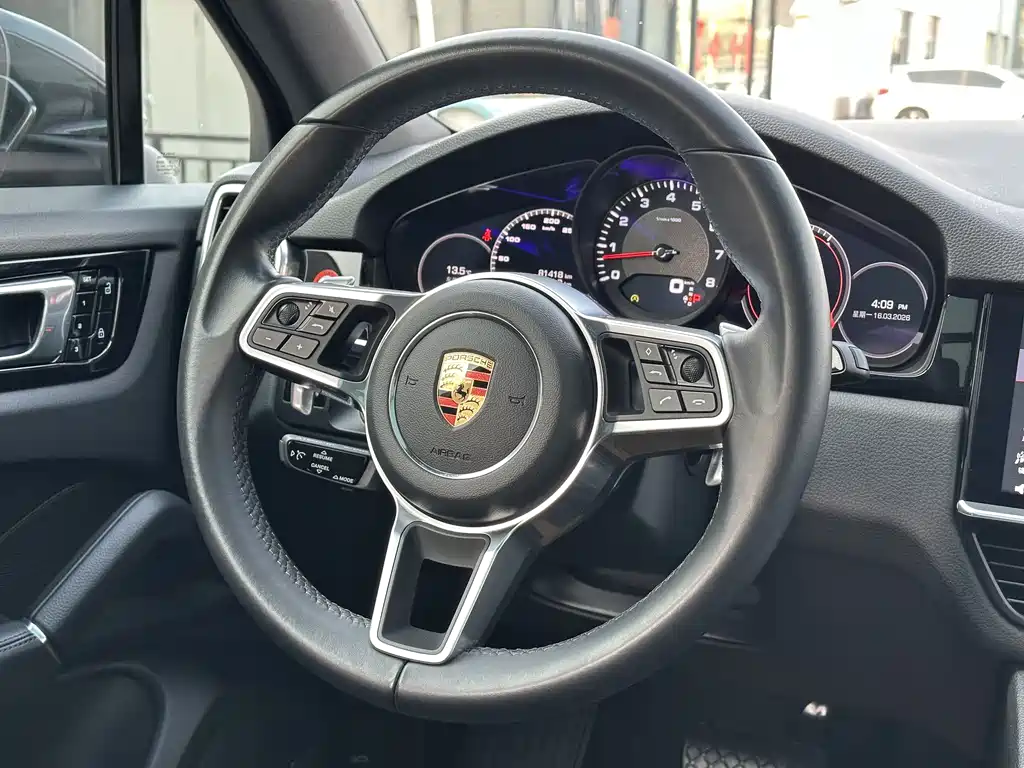 Porsche Cayenne 2020 — фото 16