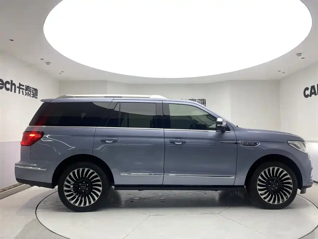 Lincoln Navigator 2023 — фото 4