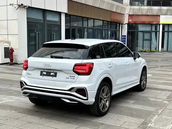 Audi Q2L 2024