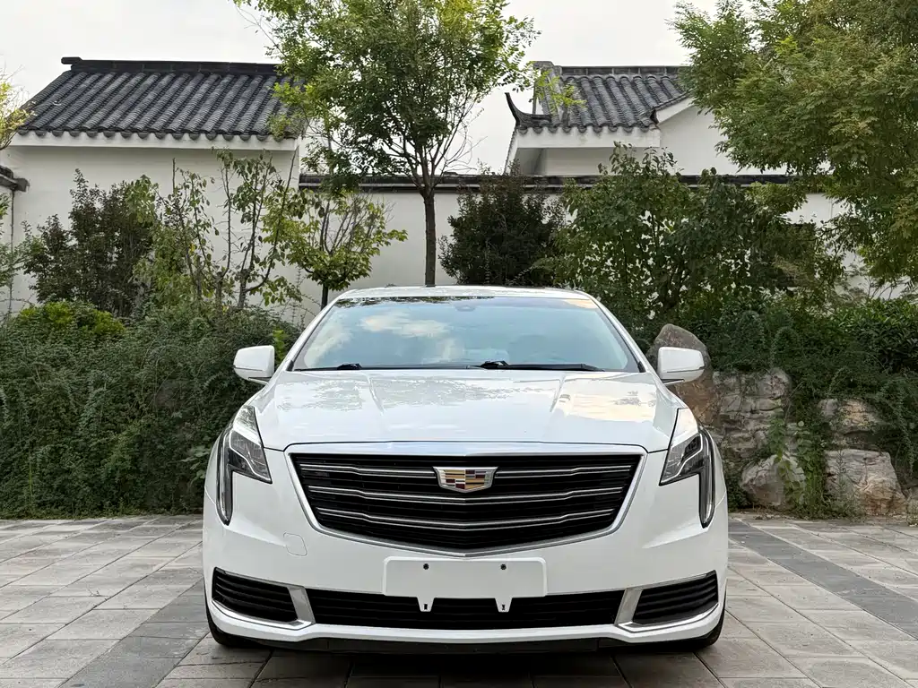 Cadillac XTS 2018 — фото 2