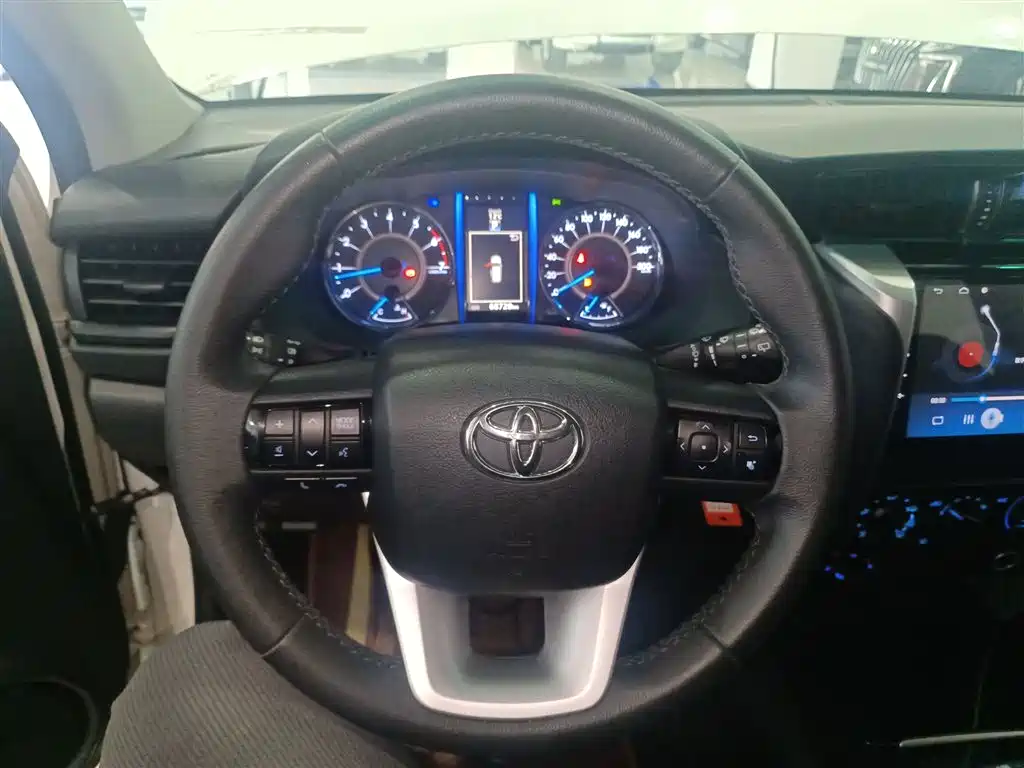 Toyota Fortuner 2019 — фото 11